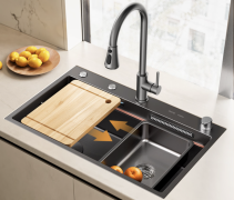 <b>现于幕后的财产带硬实力</b>